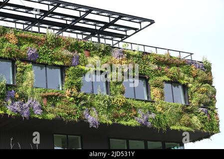 Almere, Niederlande - 17. Juni 2022: Gebäude 'Let the City live' Stockfoto