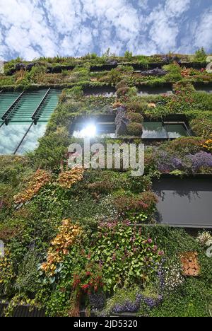 Almere, Niederlande - 17. Juni 2022: Gebäude 'Let the City live' Stockfoto