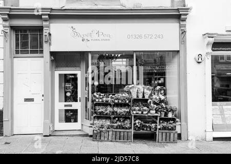 Einzelhandelsgeschäfte (Sweet Pea Floral Studio) in der Meneage Street, Helston, Cornwall, England Stockfoto