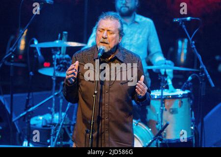 Robert Plant tritt bei Einem Konzert für Bert Jansch beim Celtic Connections Festival in der Glasgow Royal Concert Hall am 1.. Februar 2016 in Glasgow, Schottland, auf Stockfoto