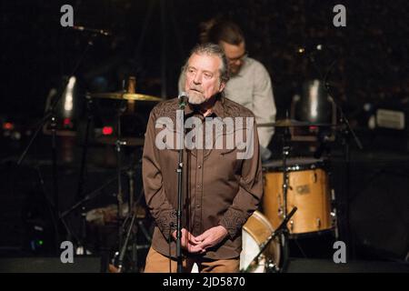 Robert Plant tritt bei Einem Konzert für Bert Jansch beim Celtic Connections Festival in der Glasgow Royal Concert Hall am 1.. Februar 2016 in Glasgow, Schottland, auf Stockfoto