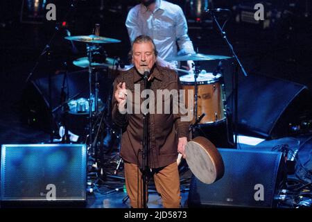 Robert Plant tritt bei Einem Konzert für Bert Jansch beim Celtic Connections Festival in der Glasgow Royal Concert Hall am 1.. Februar 2016 in Glasgow, Schottland, auf Stockfoto