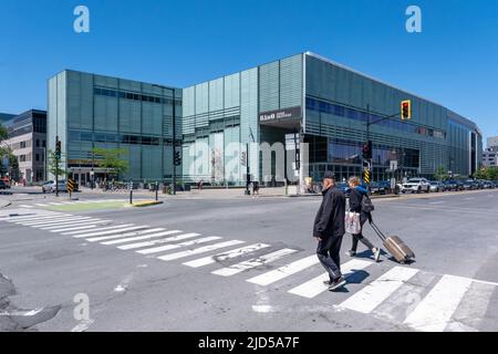 Montreal, CA - 11. Juni 2022: Bau der Nationalbibliothek und des Archivs von Quebec. Stockfoto