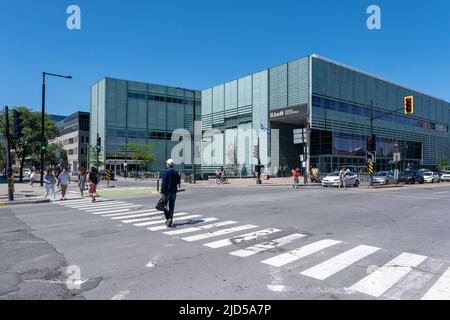 Montreal, CA - 11. Juni 2022: Bau der Nationalbibliothek und des Archivs von Quebec. Stockfoto