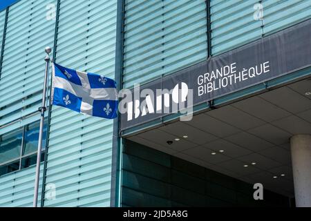 Montreal, CA - 11. Juni 2022: Fassade der Nationalbibliothek und des Archivs von Quebec. Stockfoto