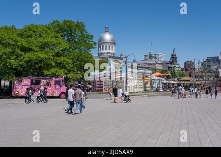 Montreal, CA - 11. Juni 2022: Sommerattraktionen und Geschäfte im alten Hafen von Montreal Stockfoto