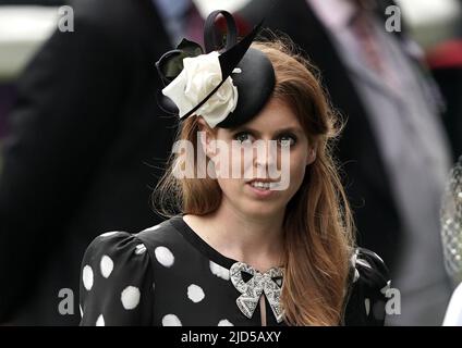 Prinzessin Beatrice während des fünften Tages von Royal Ascot auf der Pferderennbahn Ascot. Bilddatum: Samstag, 18. Juni 2022. Stockfoto