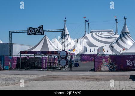 Montreal, CA - 11. Juni 2022: Große Zelte des Cirque du Soleil für die Kooza-Show Stockfoto