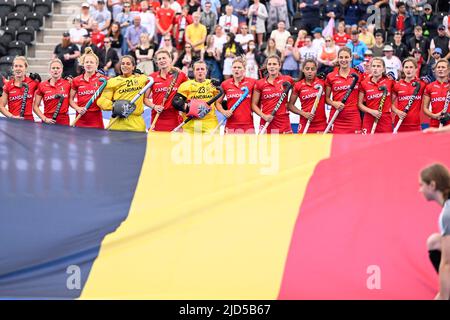 Die belgischen Spieler beim Start eines Eishockey-Spiels zwischen England und den belgischen Roten Panthern in der Gruppenphase (Spiel 13 von 16) des Women's FIH Pro League-Wettbewerbs am Samstag, den 18. Juni 2022 in London, Großbritannien. BELGA FOTO LAURIE DIEFFEMBACQ Stockfoto