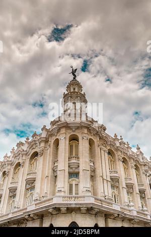 Detailansicht des beeindruckenden Gran Teatro de La Habana in Havanna, Kuba Stockfoto