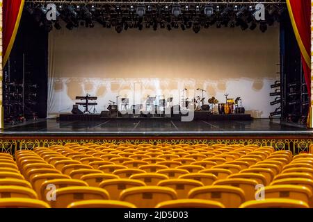 Die Bühne und mehrere Sitzreihen des atemberaubenden Gran Teatro de La Habana in der Altstadt von Havanna, Kuba Stockfoto