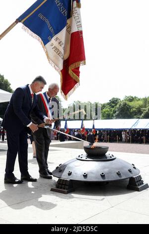 Suresne, Frankreich. 18.. Juni 2022. Illustration lors de la cérémonie commémorative du 82ème anniversaire de l'Appel à la résistance du général Charles de Gaulle du 18 juin 1940, au mémorial du Mont-Valérien, à Suresne, Frankreich, le 18 juini 2022. Der französische Präsident bei einer Zeremonie anlässlich des 82.. Jahrestages des Widerstands von General Charles de Gaulle am 18. Juni 1940 auf der Gedenkstätte Mont Valerien in Suresnes bei Paris, Frankreich, am 18. Juni 2022. Foto von Stephane Lemouton/Pool/ABACAPRESS.COM Quelle: Abaca Press/Alamy Live News Stockfoto