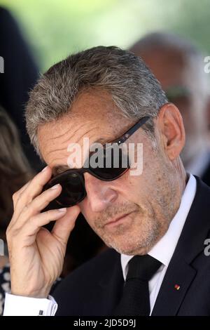 Suresne, Frankreich. 18.. Juni 2022. Nicolas Sarkozy lors de la cérémonie commémorative du 82ème anniversaire de l'Appel à la résistance du général Charles de Gaulle du 18 juin 1940, au mémorial du Mont-Valérien, à Suresne, Frankreich, le 18 juini 2022. Der französische Präsident bei einer Zeremonie anlässlich des 82.. Jahrestages des Widerstands von General Charles de Gaulle am 18. Juni 1940 auf der Gedenkstätte Mont Valerien in Suresnes bei Paris, Frankreich, am 18. Juni 2022. Foto von Stephane Lemouton/Pool/ABACAPRESS.COM Quelle: Abaca Press/Alamy Live News Stockfoto