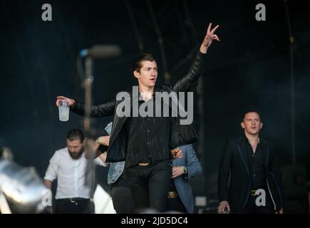 KINROSS, Schottland - 13. JULI: Alex Turner von Arctic Monkeys titelt am 3. Tag des T in the Park Festivals die Hauptbühne (Foto: Ross Gilmore) Stockfoto