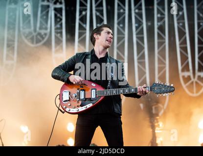 KINROSS, Schottland - 13. JULI: Alex Turner von Arctic Monkeys titelt am 3. Tag des T in the Park Festivals die Hauptbühne (Foto: Ross Gilmore) Stockfoto