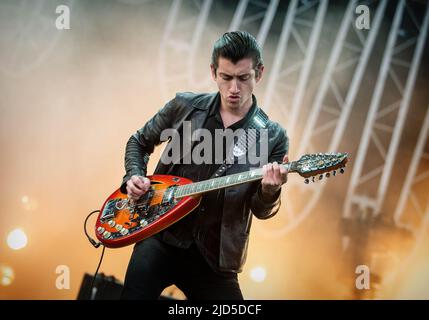 KINROSS, Schottland - 13. JULI: Alex Turner von Arctic Monkeys titelt am 3. Tag des T in the Park Festivals die Hauptbühne (Foto: Ross Gilmore) Stockfoto