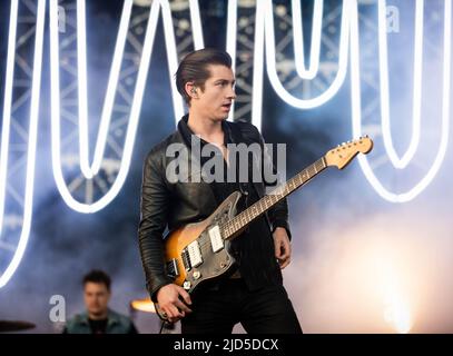 KINROSS, Schottland - 13. JULI: Alex Turner von Arctic Monkeys titelt am 3. Tag des T in the Park Festivals die Hauptbühne (Foto: Ross Gilmore) Stockfoto