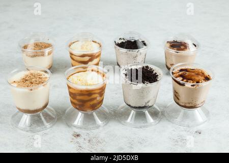 Panna cotta - Desserts verschiedener Geschmacksrichtungen und Präsentation. Stockfoto