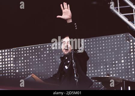 Dario Faini, bekannt als Dardust, tritt auf der Bühne des Konzerts Primo Maggio in Rom auf. Stockfoto