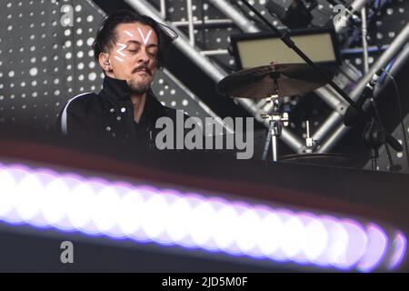 Dario Faini, bekannt als Dardust, tritt auf der Bühne des Konzerts Primo Maggio in Rom auf. Stockfoto