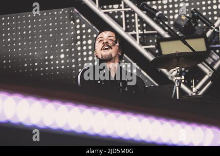 Dario Faini, bekannt als Dardust, tritt auf der Bühne des Konzerts Primo Maggio in Rom auf. Stockfoto