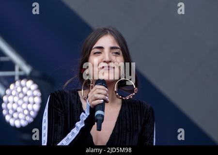 Rom, Italien. 01.. Mai 2018. Joan Thiele spielt mit Dardust (Dario Faini) auf der Bühne beim Primo Maggio Konzert in Rom. (Foto von Valeria Magri/SOPA Images/Sipa USA) Quelle: SIPA USA/Alamy Live News Stockfoto