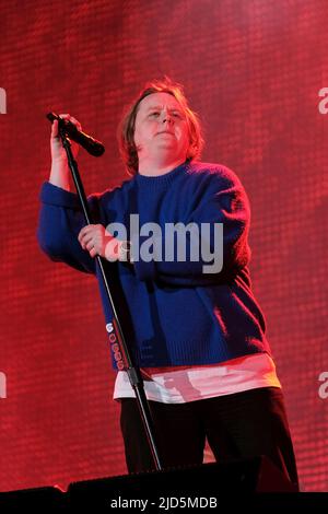 Newport, Großbritannien. 17.. Juni 2022. Der international gefeierte schottische, preisgekrönte Singer-Songwriter und Gitarrist Lewis Capaldi tritt live beim Isle of Wight Festival auf. Kredit: SOPA Images Limited/Alamy Live Nachrichten Stockfoto