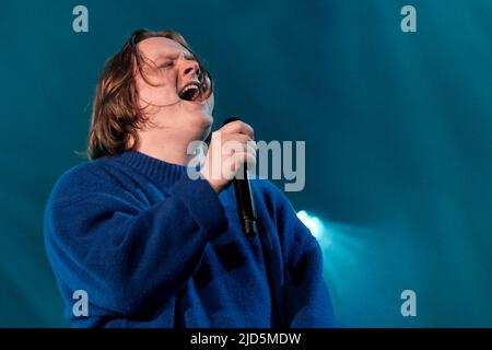Newport, Großbritannien. 17.. Juni 2022. Der international gefeierte schottische, preisgekrönte Singer-Songwriter und Gitarrist Lewis Capaldi tritt live beim Isle of Wight Festival auf. Kredit: SOPA Images Limited/Alamy Live Nachrichten Stockfoto