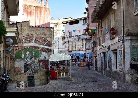 ORGOSOLO, SARNINIA, ITALIEN, 21. AUGUST 2019: Typische Wandmalereien auf den Straßen von Orgosolo auf Sardinien, Italien Stockfoto