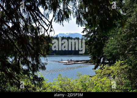 WHISTLER, BC, KANADA - 30. MAI 2019: Lost Lake Park in Whistler, ein großartiger Ort zum Schwimmen, Angeln, Schwimmen, Wandern und Radfahren Stockfoto