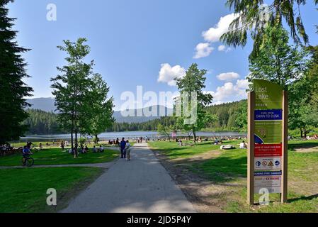 WHISTLER, BC, KANADA - 30. MAI 2019: Lost Lake Park in Whistler, ein großartiger Ort zum Schwimmen, Angeln, Schwimmen, Wandern und Radfahren Stockfoto