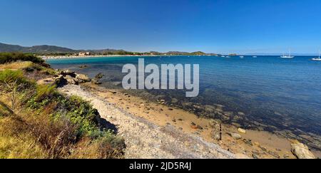Blick auf den wunderschönen Strand von Nora, Sardinien Stockfoto