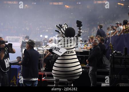KÖLN, DEUTSCHLAND - 18. JUNI 2022: Maskottchen von Kiel. Semifinale THW Kiel - Barca EHF FINAL4 Männer Stockfoto