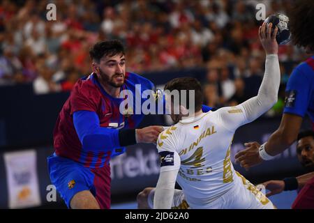 KÖLN, DEUTSCHLAND - 18. JUNI 2022: Semifinale des THW Kiel - Barca EHF FINAL4 Männer Stockfoto