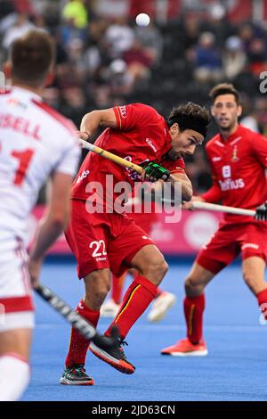 Der Belgier Simon Gougnard wurde während eines Eishockeyspiels zwischen England und den belgischen Roten Löwen in der Gruppenphase (Spiel 15 von 16) des FIH Pro League-Wettbewerbs der Männer am Samstag, den 18. Juni 2022 in London, Großbritannien, in Aktion gezeigt. BELGA FOTO LAURIE DIEFFEMBACQ Stockfoto