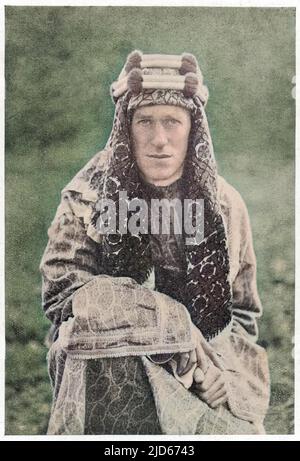 Der britische Archäologe, Soldat, Geheimdienstoffizier und Schriftsteller Thomas Edward Lawrence (1888-1935), bekannt als Lawrence von Arabien, in traditioneller arabischer Tracht. Kolorierte Version von : 10013388 Datum: Ca. 1914-18 Stockfoto