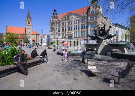 Deutschland, Thüringen, Erfurt, Anger Square, Straßenszene, Menschen, Stockfoto