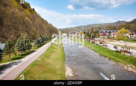 Luftaufnahme von Szczawnica, einem der ältesten Kurorte in Polen. Stockfoto