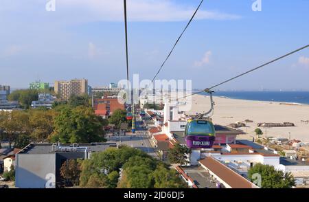September 14 2021 - Constanta in Rumänien: Blick von der Gondel für Touristen über eine Mamaia, einem beliebten Ferienort Stockfoto
