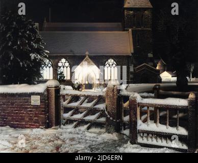 Eine malerische Szene an einem verschneiten Abend in St. Michael's Church, Braintree, Essex, England. Kolorierte Version von : 10161250 Datum: 1960s Stockfoto