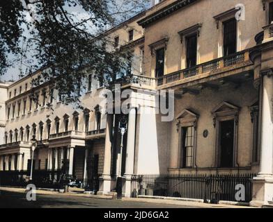 Blick auf den östlichen Teil der Carlton House Terrace. In der Nähe des St. James's Park, London, erbaut zwischen 1827 und 1832, nach Gesamtkonzepten des Architekten John Nash. Kolorierte Version von : 10181035 Datum: Erbaut 1827 - 1832 Stockfoto