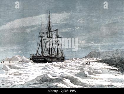 Gravur mit HMS 'Alert', die während der Britischen Arktis-Expedition 1875-1876 im Eis gegen das Kap Beechey gefangen wurde. Im Jahr 1875 schickte die britische Admiralität Kapitän George Nares mit zwei Schiffen, HMS 'Alert' und HMS 'Discovery', um einen Versuch zu machen, den Nordpol über Smith Sound zu erreichen. Der Versuch war erfolglos, aber es wurde ein neuer Rekord für den „weitesten Norden“ aufgestellt, die Küsten Grönlands und der Insel Ellesmere wurden aufgezeichnet und viele wissenschaftliche Daten gesammelt. Kolorierte Version von: 10217613 Datum: 1876 Stockfoto