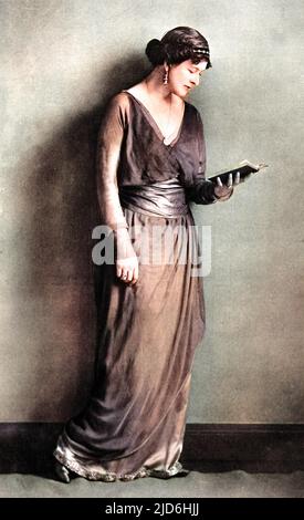 Lady Glenconner, ehemals Miss Pamela Genevieve Adelaide Wyndham. Kolorierte Version von: 10220337 Datum: 1915 Stockfoto