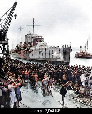 Ankunft des Royal Navy Cruiser HMS 'Exeter' an den Plymouth Docks, Februar 1940. 'Exeter' kehrte zum ersten Mal nach Großbritannien zurück, nachdem er an der Schlacht an der Flussplatte teilgenommen hatte, die mit dem Absausen des deutschen 'Pocket Battleship' 'Admiral Graf Spee' endete. Kolorierte Version von: 10220195 Datum: 1940 Stockfoto