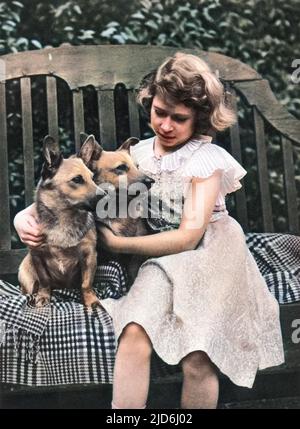 Prinzessin Elizabeth von York (jetzt Königin Elizabeth II.), die 1936 mit zwei ihrer Corgis in der Londoner Residenz von York, 145, Piccadilly aufgenommen wurde. Kolorierte Version von: 10222822 Datum: 1936 Stockfoto