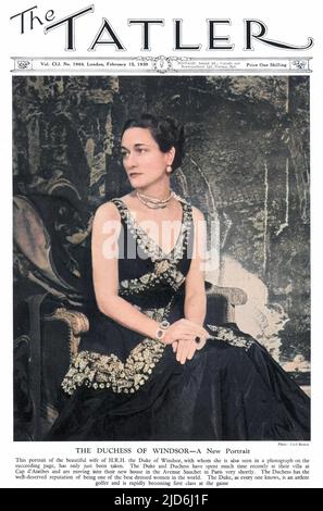 Die Herzogin von Windsor, Wallis Simpson, im Tatler Magazin, März 1939. Die Bildunterschrift lautet: „Dieses Porträt der schönen Frau von S.K.H. dem Herzog von Windsor, mit der sie auch auf einem Foto auf der folgenden Seite zu sehen ist, wurde gerade erst aufgenommen. Der Herzog und die Herzogin haben vor kurzem viel Zeit in ihrer Villa am Cap d'Antibes verbracht und ziehen in Kürze in ihr neues Haus in der Avenue Sauchet in Paris. Die Herzogin hat den wohlverdienten Ruf, eine der bestgekleideten Frauen der Welt zu sein. Der Herzog ist, wie jeder weiß, ein leidenschaftlicher Golfer und wird schnell zum ersten Kl Stockfoto