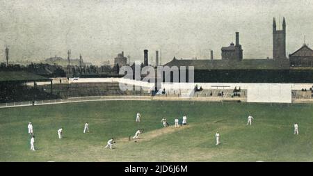 Blick auf den Cricket Ground der Bramall Lane in Sheffield. In Arbeit ist ein dreitägiges Test Trial Spiel (1.. Bis 3.. Juni) zwischen G.L.Jessops XI und P.F..Warners XI, das schließlich von ersteren gewonnen wurde. Bramall Lane Ground diente viele Jahre lang als Cricket- und Fußballplatz, gemeinsam mit dem Yorkshire County Cricket Club und dem Sheffield United F.C. Yorkshire's letztes Spiel dort fand im August 1973 statt, und bald darauf wurde über dem Cricket-Platz, der den Fußballplatz auf vier Seiten umschließt, ein neuer Stand errichtet. Es bleibt die Heimat von Sheffield United. Kolorierte Version von: 10508852 Datum: Juni 11 Stockfoto