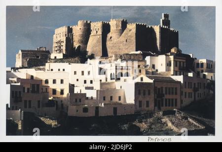 Das Kloster des heiligen Johannes des Theologen, das die Form einer Zitadelle (Chora) auf Patmos, Griechenland nimmt Kolorierte Version von: 10638409 Datum: Ca. 1940s Stockfoto