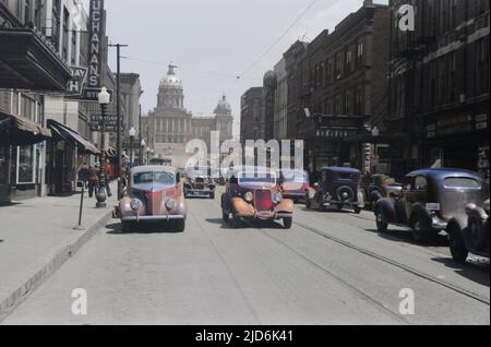 Des Moines, Iowa. State Capitol im Hintergrund. Datum: 1940. Mai. Kolorierte Version von: 10590268 Stockfoto