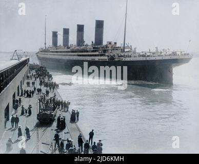 Titanic verlässt Southampton am 10.. April 1912. Kolorierte Version von: 10584942 Datum: 1912 Stockfoto